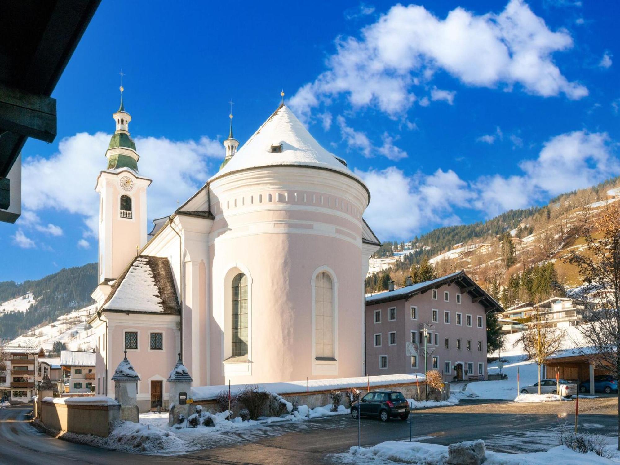 Luxury Penthouse With Balcony Ski Storage Carport Lift Brixen im Thale Buitenkant foto